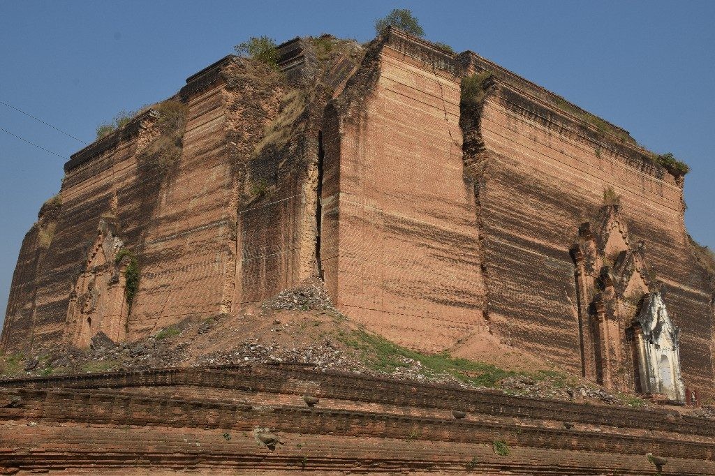 Phahtodawgyi pagoda Mingun Myanmar