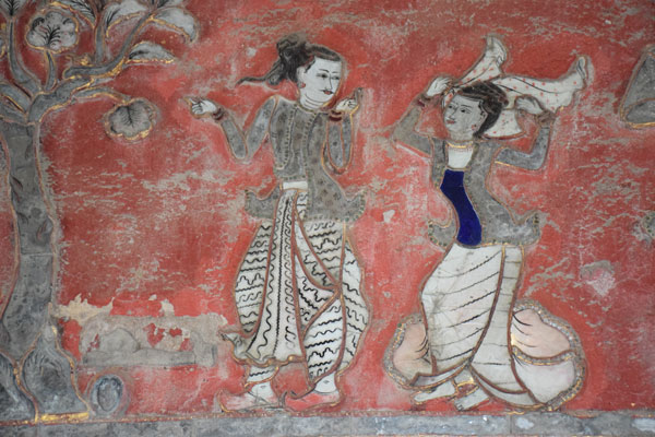 Tradition of wearing Myanmar longyi - Mosai work Shweyanpyay monastery