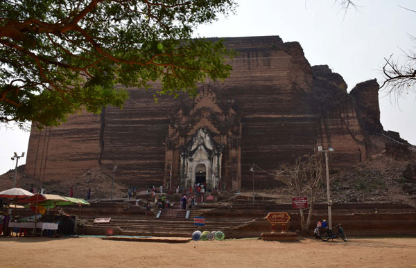 Phathodawgyi paya Mingun Myanmar