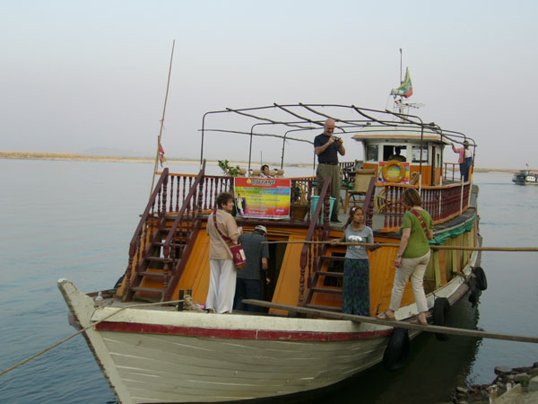 Boat Mandalay - Mingun