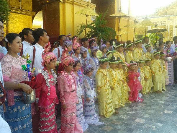 novitiation-ceremony-mahamuni-temple-compound-mandalay