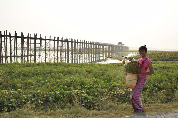 Read more about the article Amarapura and U Bein Bridge – The longest wooden bridge in the world